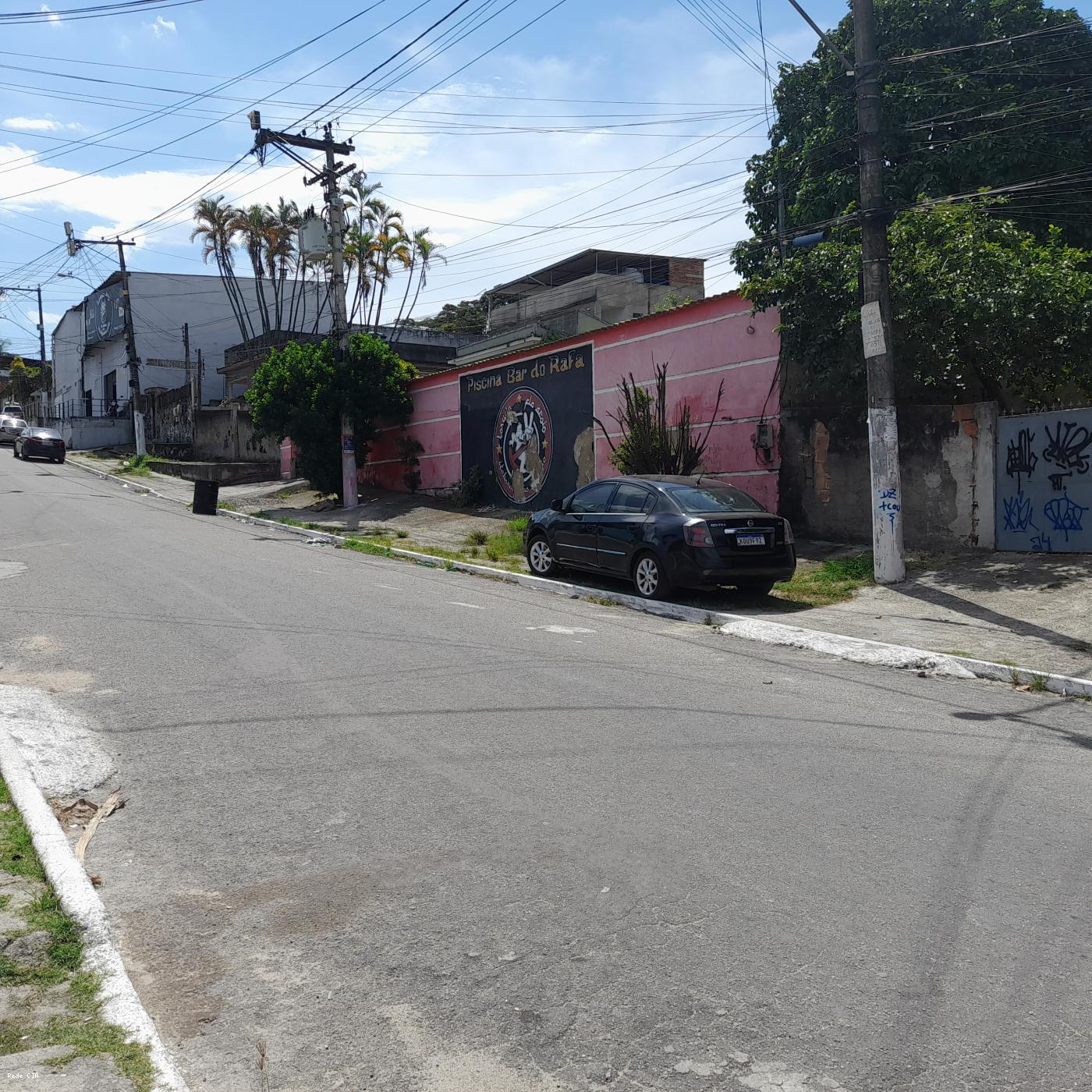 Piscina bar na mesma rua