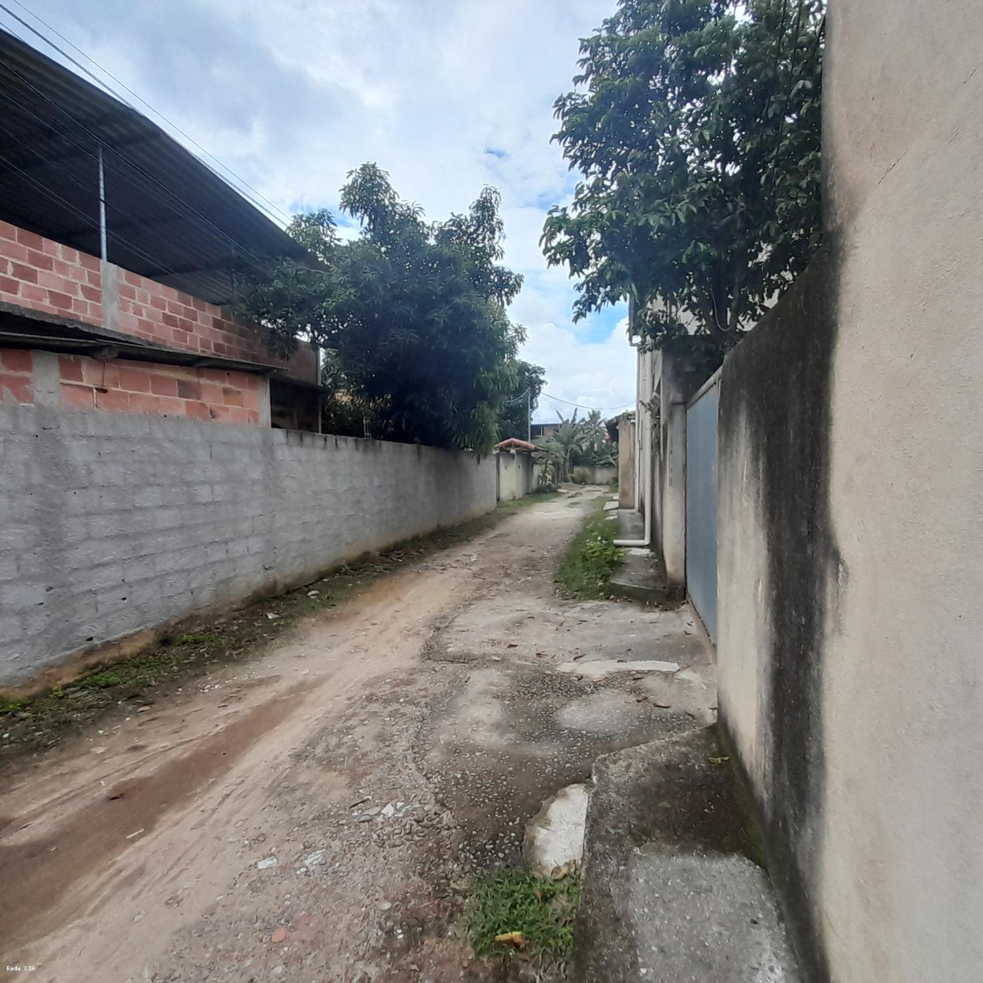 Rua com 07 casas