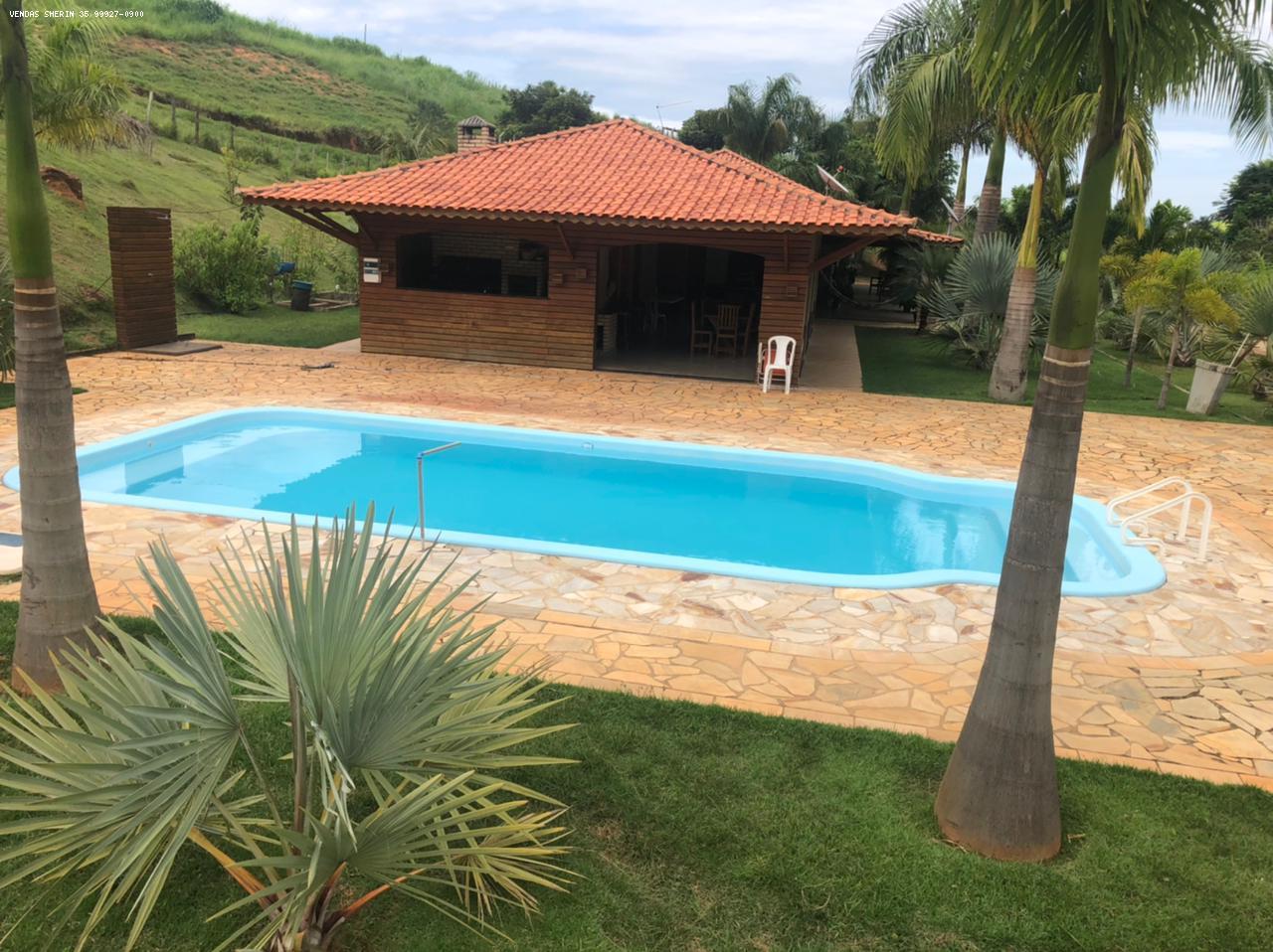 piscina c pequena cachoeira
