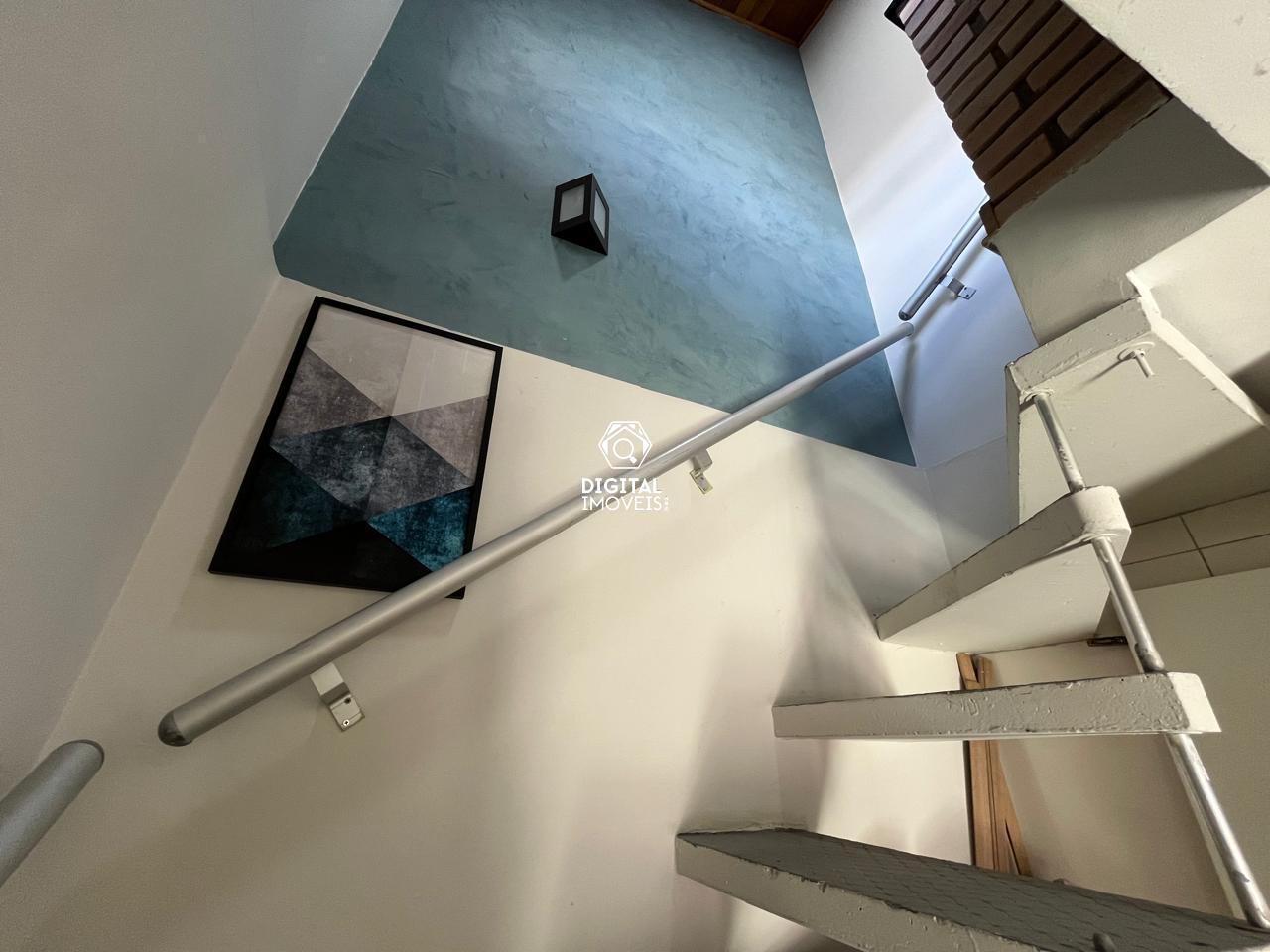 escada de acesso ao home office - edcula