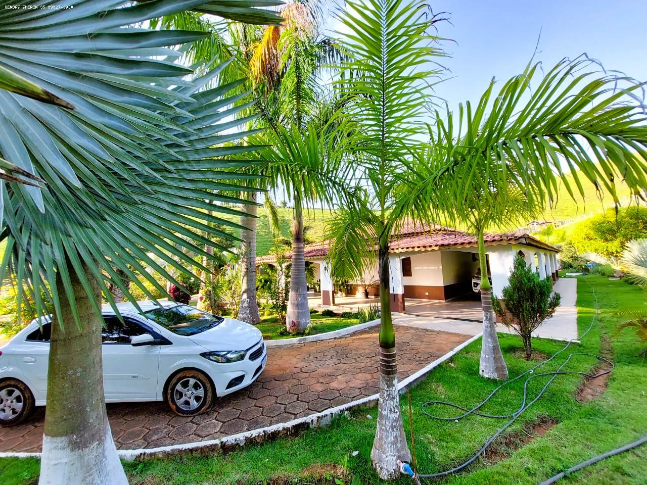 vista lado esquerdo da casa , varanda e garagem