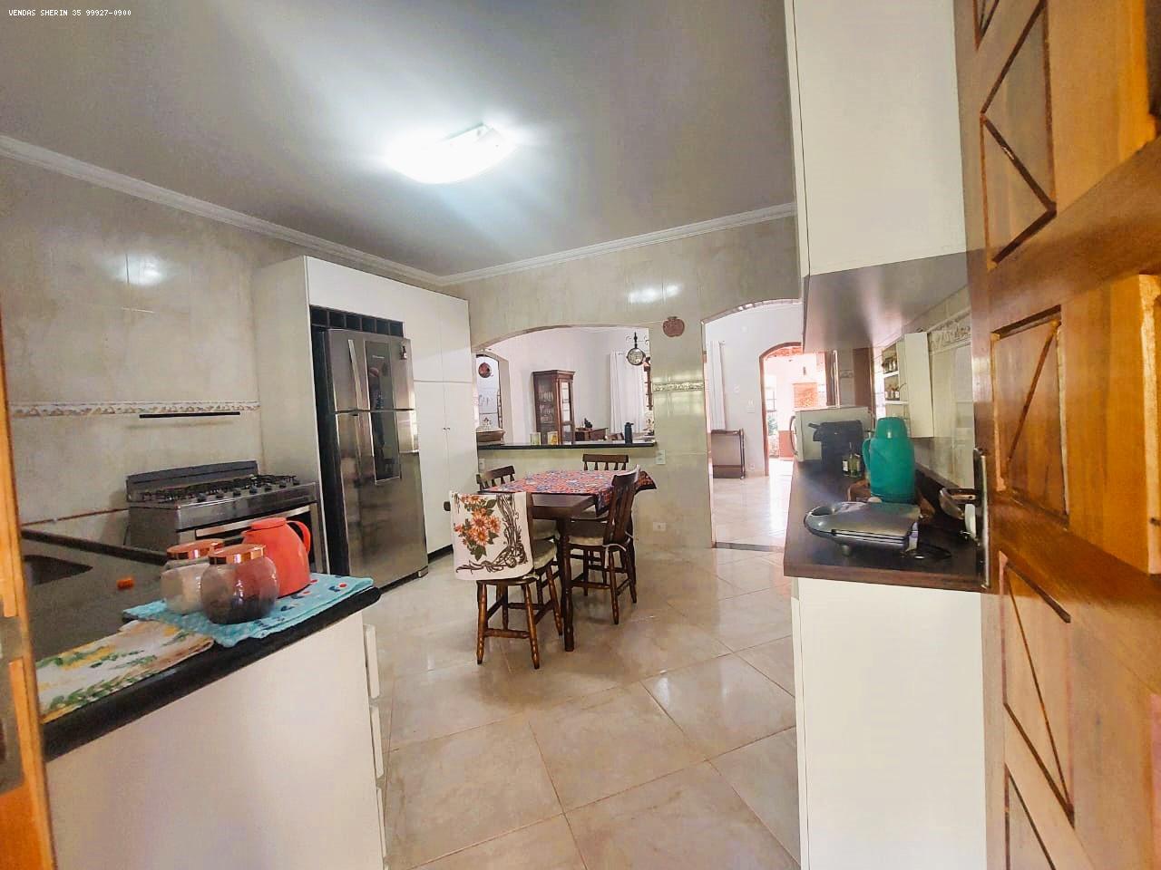 cozinha e sala de jantar da casa