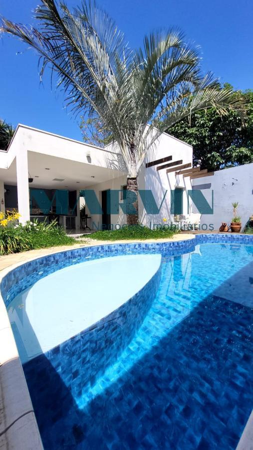Vista piscina com rea lazer