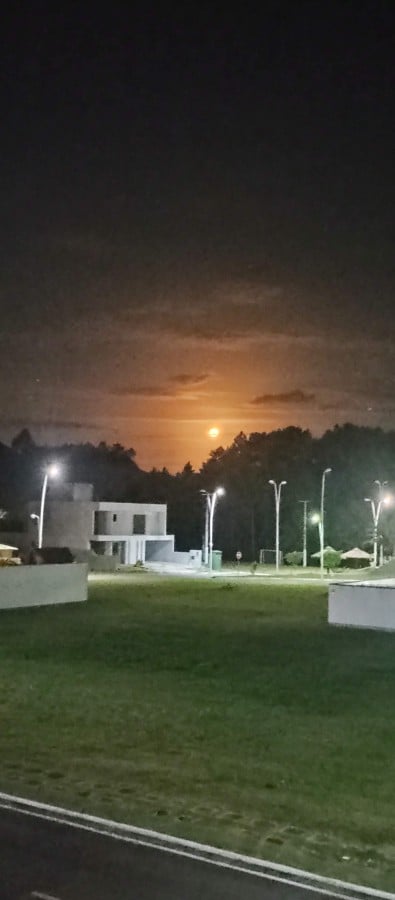 Nascer da Lua no condomnio