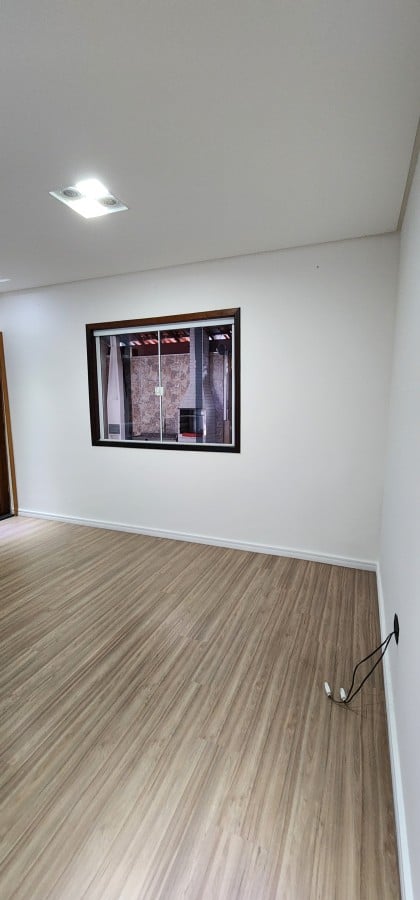 Casa para Venda, em Jacareí, bairro Jardim Santa Marina, 2 dormitórios, 1 banheiro, 1 suíte, 2 vagas