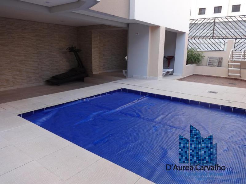 Piscina com Solarium, bar e academia