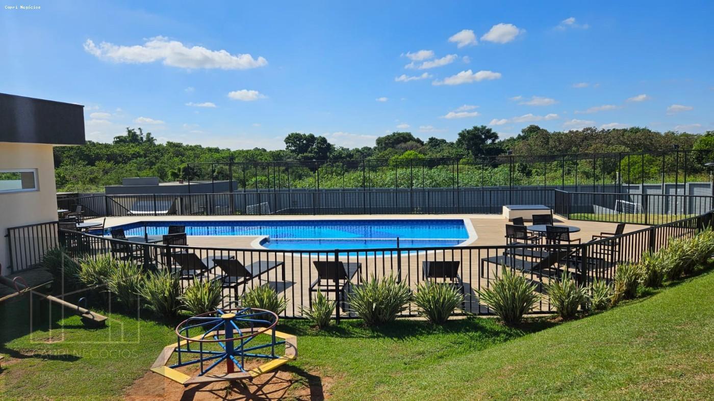 piscina do condomnio