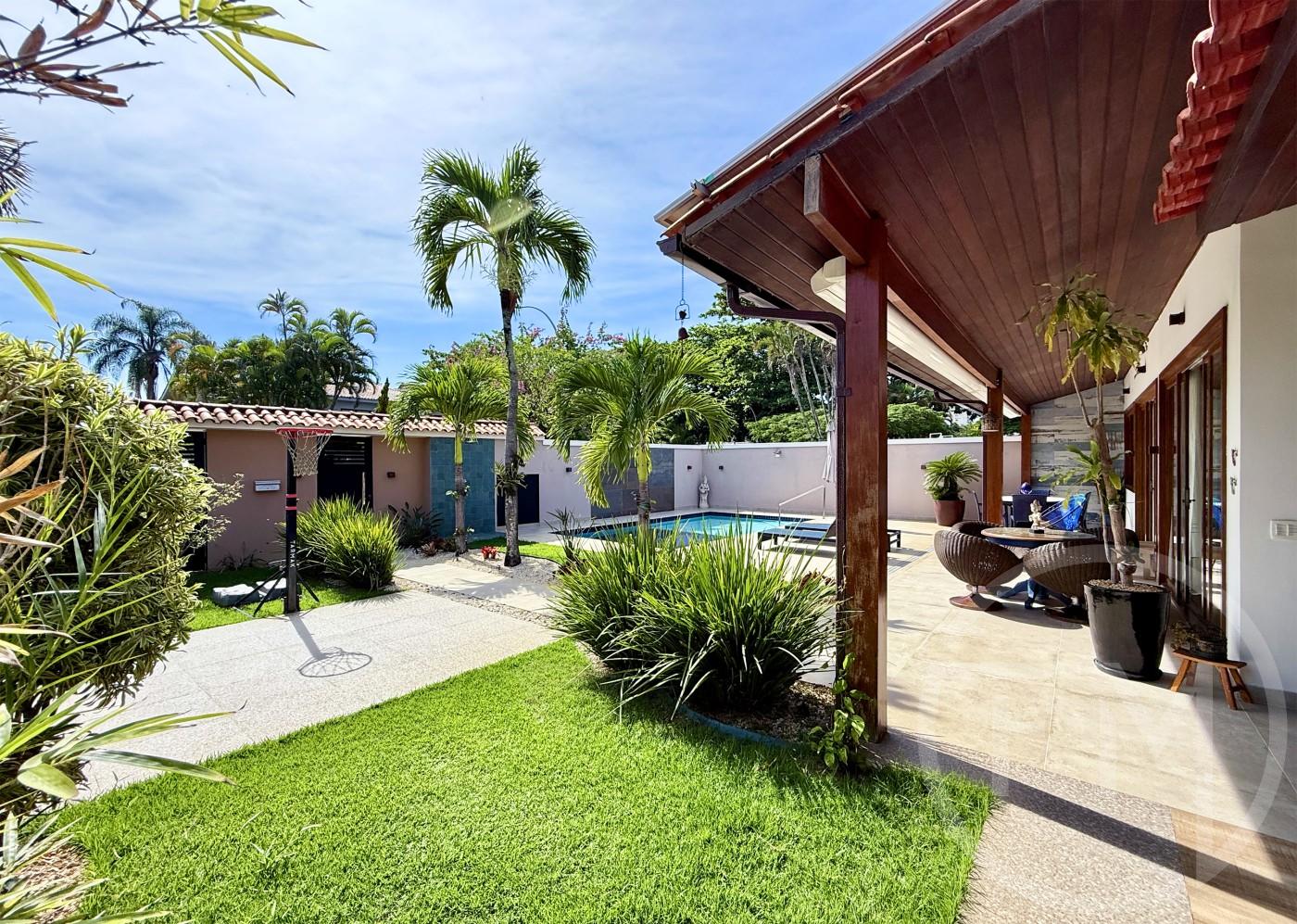 Quintal da casa  venda no Santa Marina