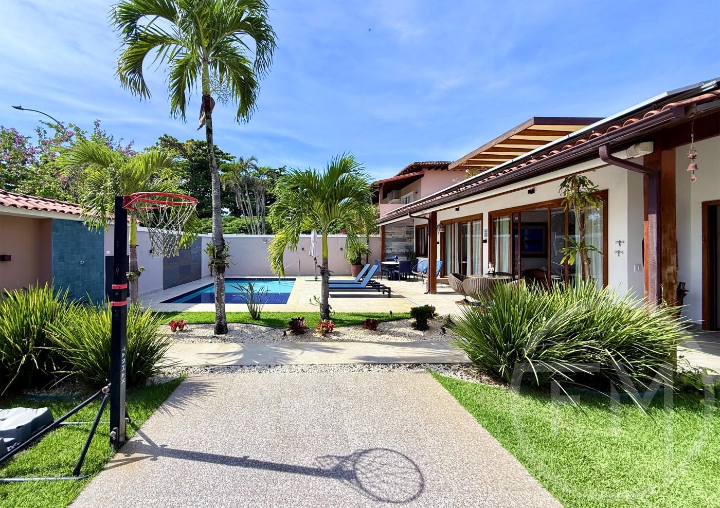Quintal da casa  venda no Santa Marina