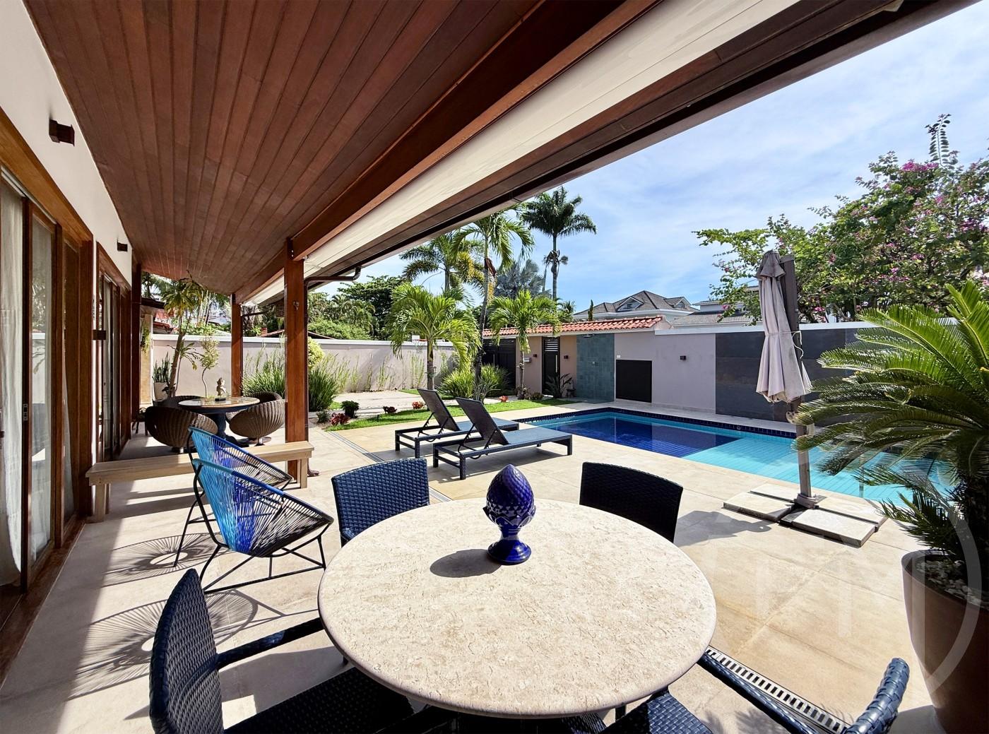 Quintal da casa  venda no Santa Marina