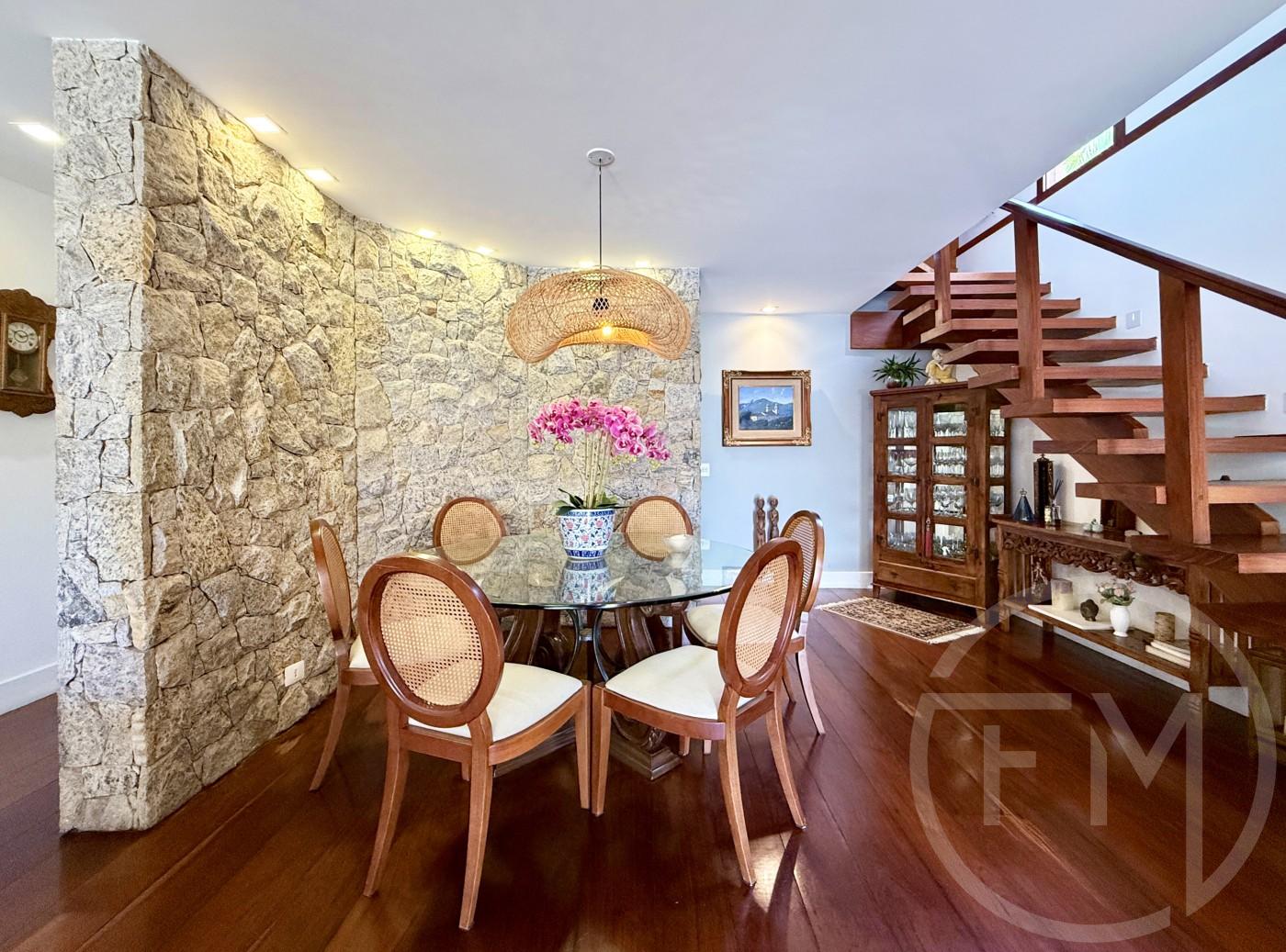 Sala de jantar da casa  venda no Santa Marina