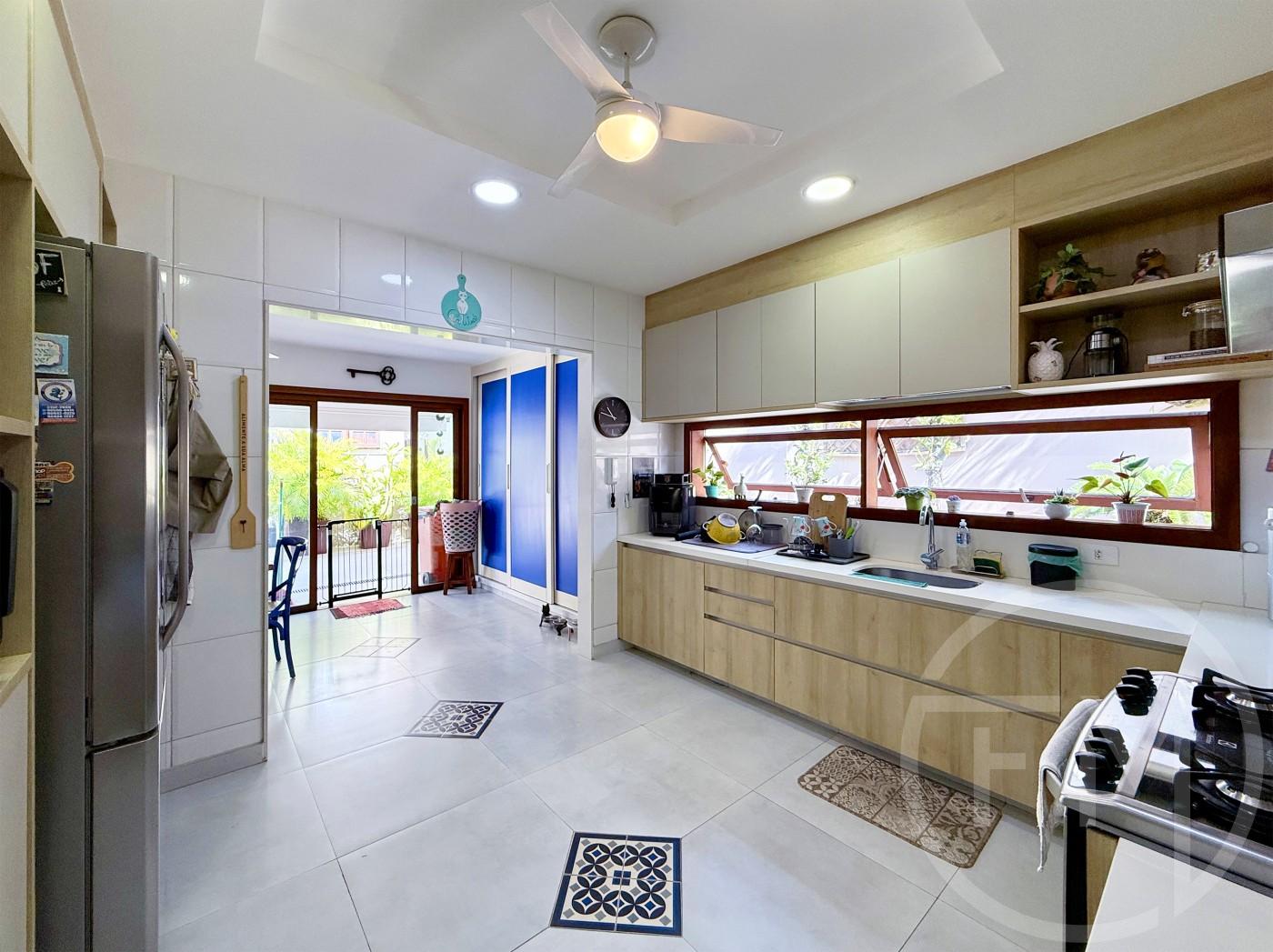 Cozinha da casa  venda no Santa Marina