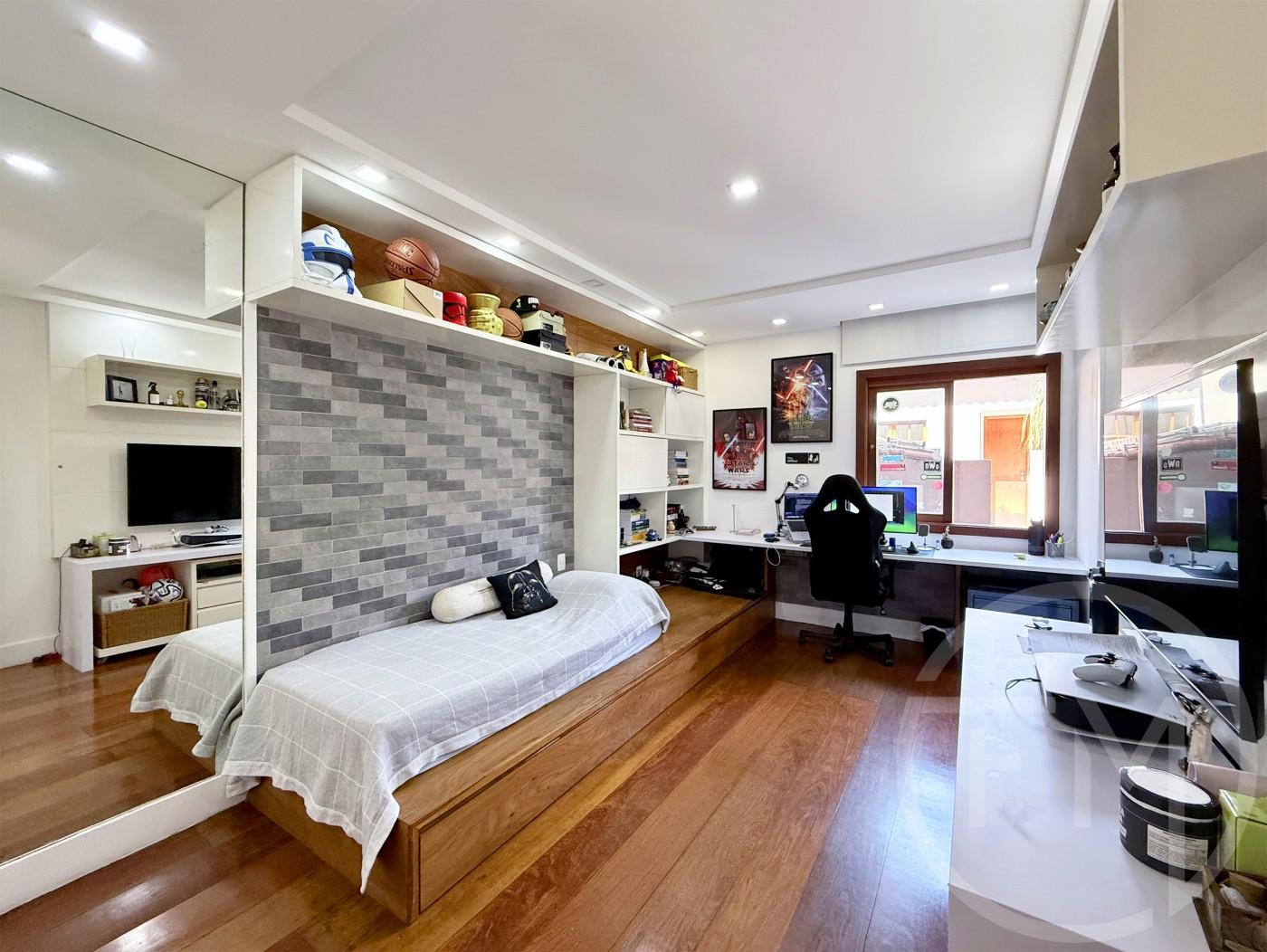 Sute 3 da casa  venda no Santa Marina