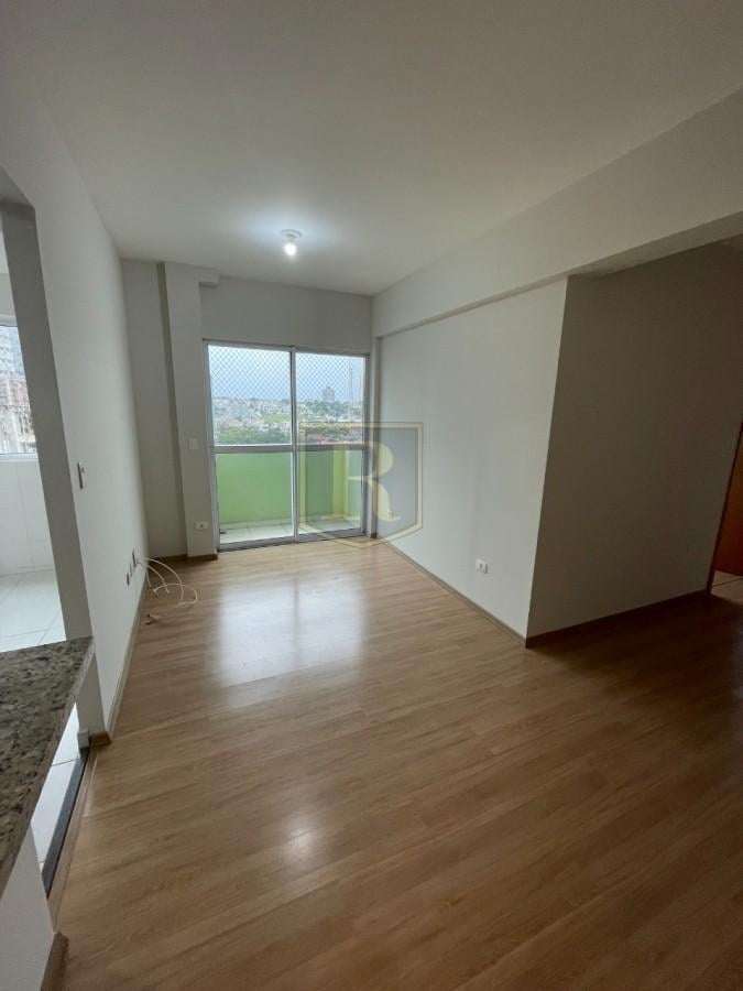 Sala de Tv a esquedar e de jantar a direita
