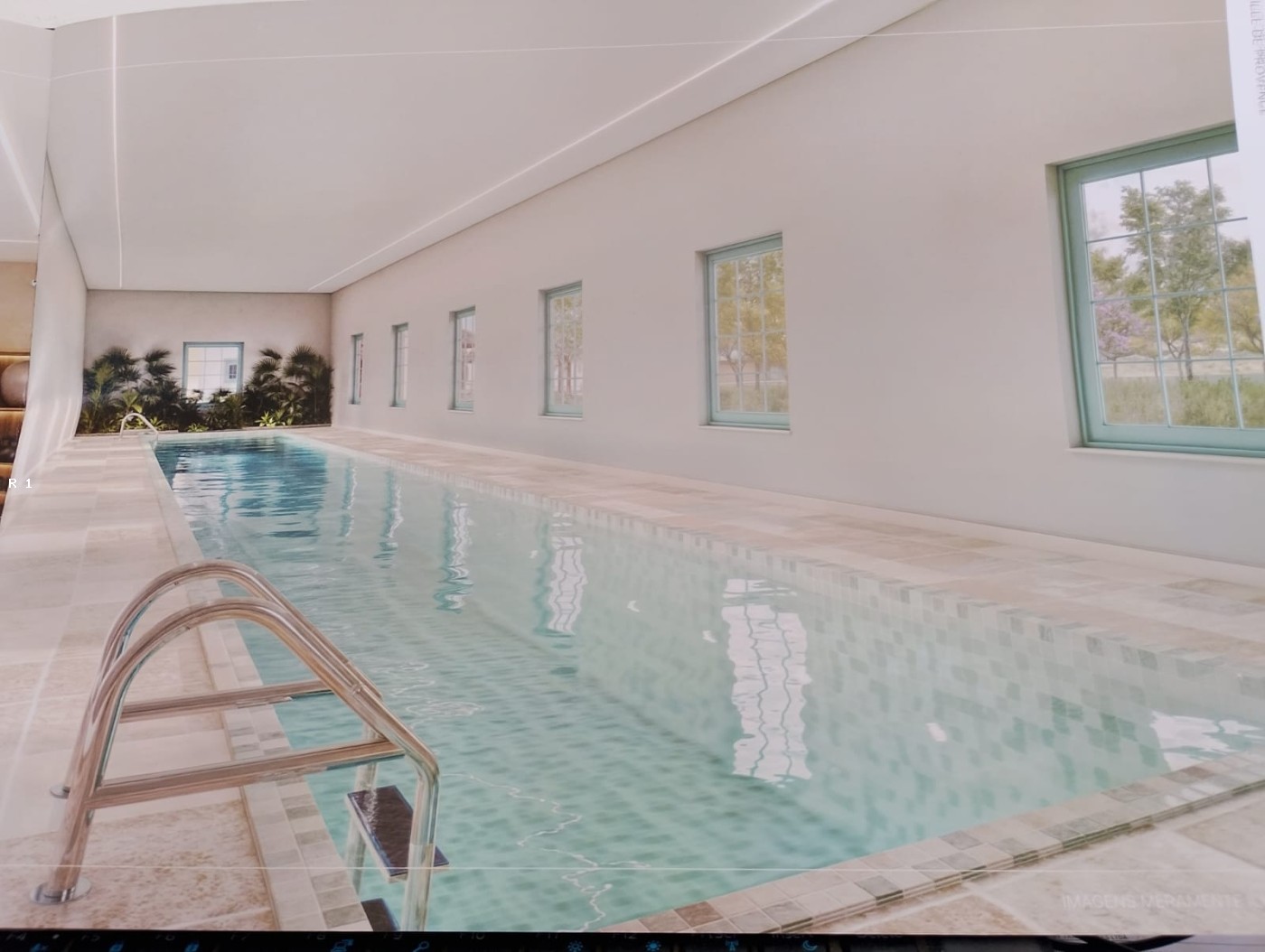 PISCINA COBERTA E AQUECIDA