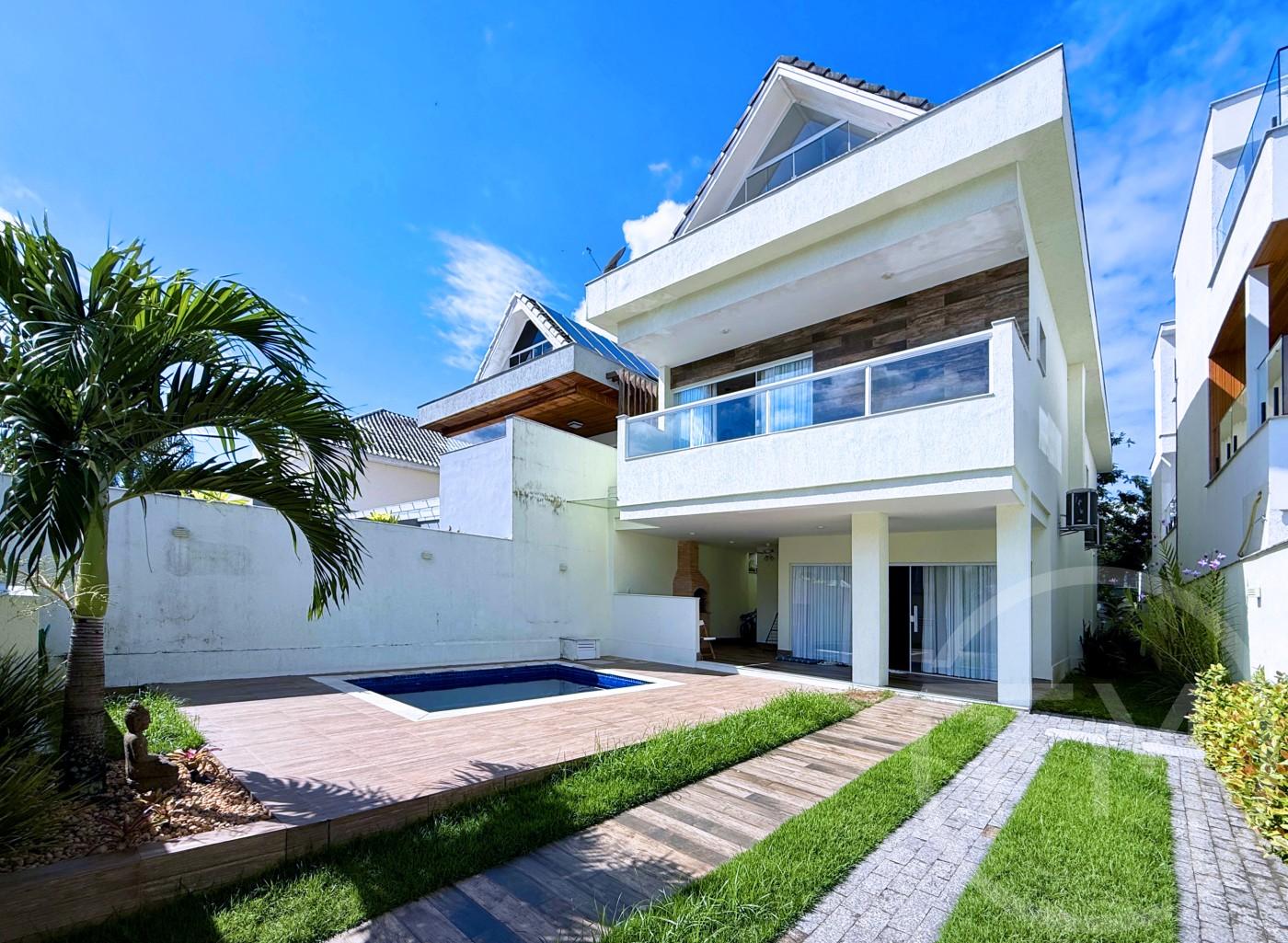Fachada da casa  venda no condomnio Riviera Del Sol no Recreio