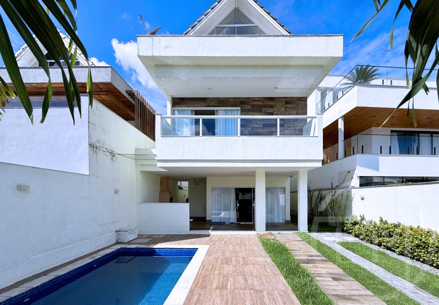 Fachada da casa  venda no condomnio Riviera Del Sol no Recreio