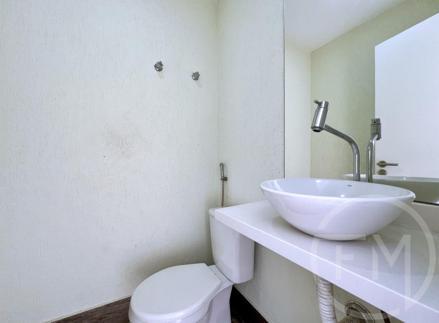 Lavabo externo da casa  venda no condomnio Riviera Del Sol no Recreio