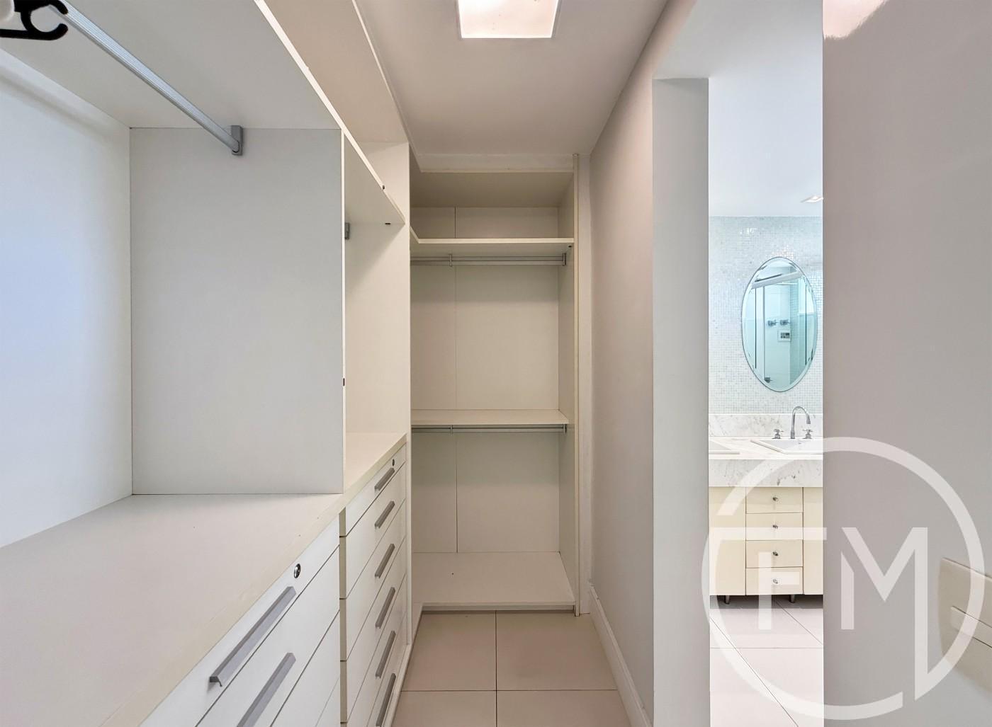 Closet da sute 4 da casa  venda no Del Lago