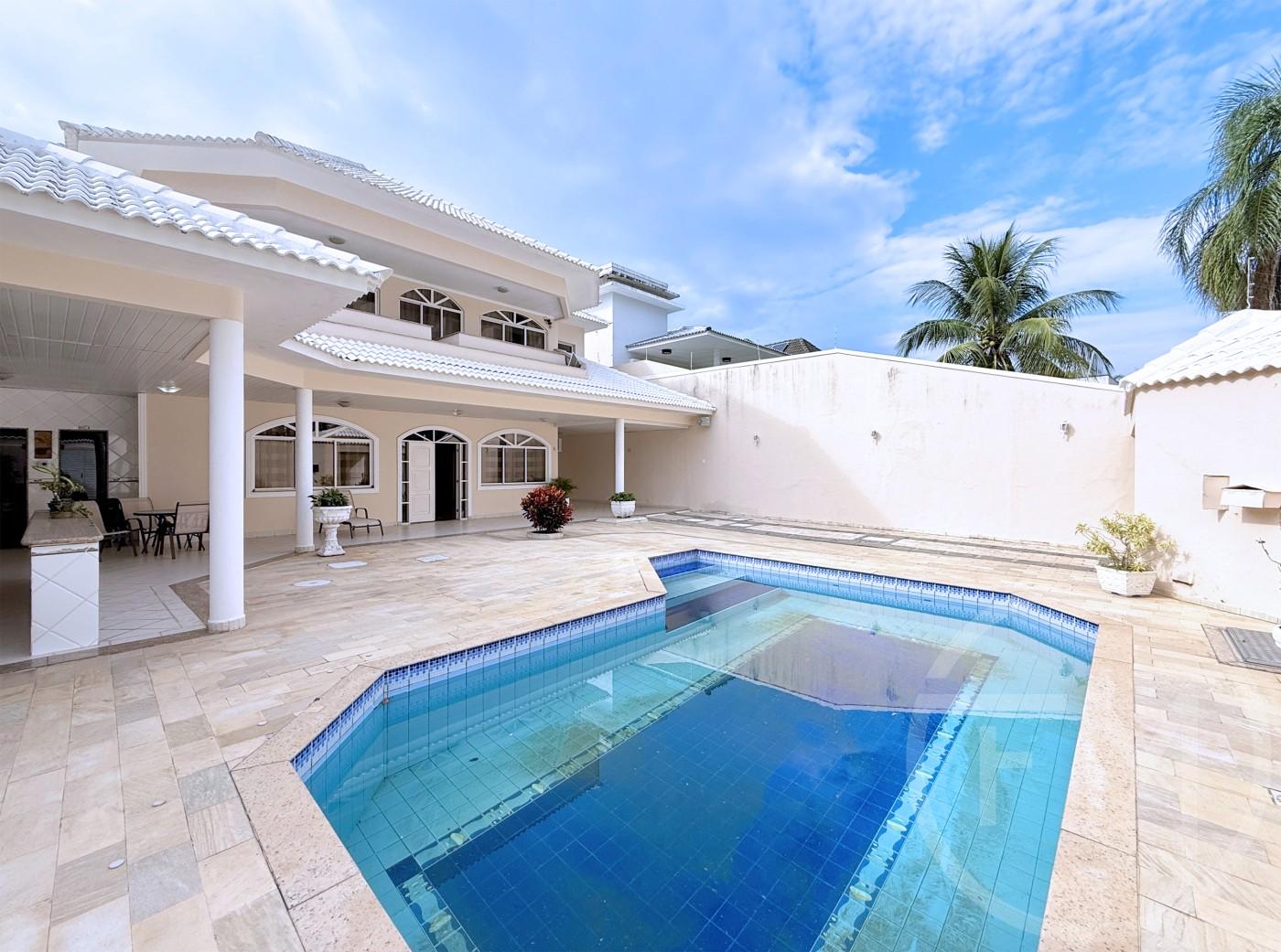 Fachada da casa  venda no condomnio Rio Mar