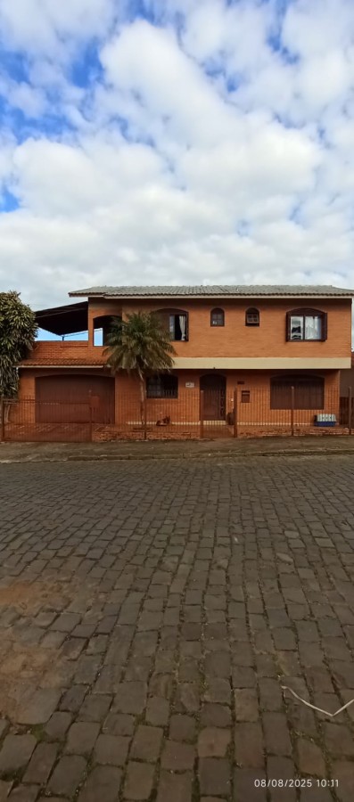 Casa para Venda, em Cachoeira do Sul, bairro SOARES, 3 dormit�rios, 5 banheiros, 2 su�tes, 2 vagas