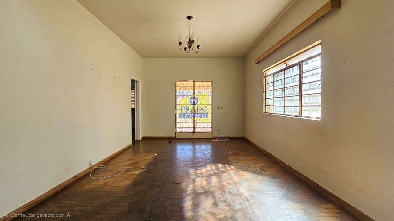 Casa para Venda, em Araguari, bairro Centro, 3 dormit�rios, 1 banheiro, 2 vagas