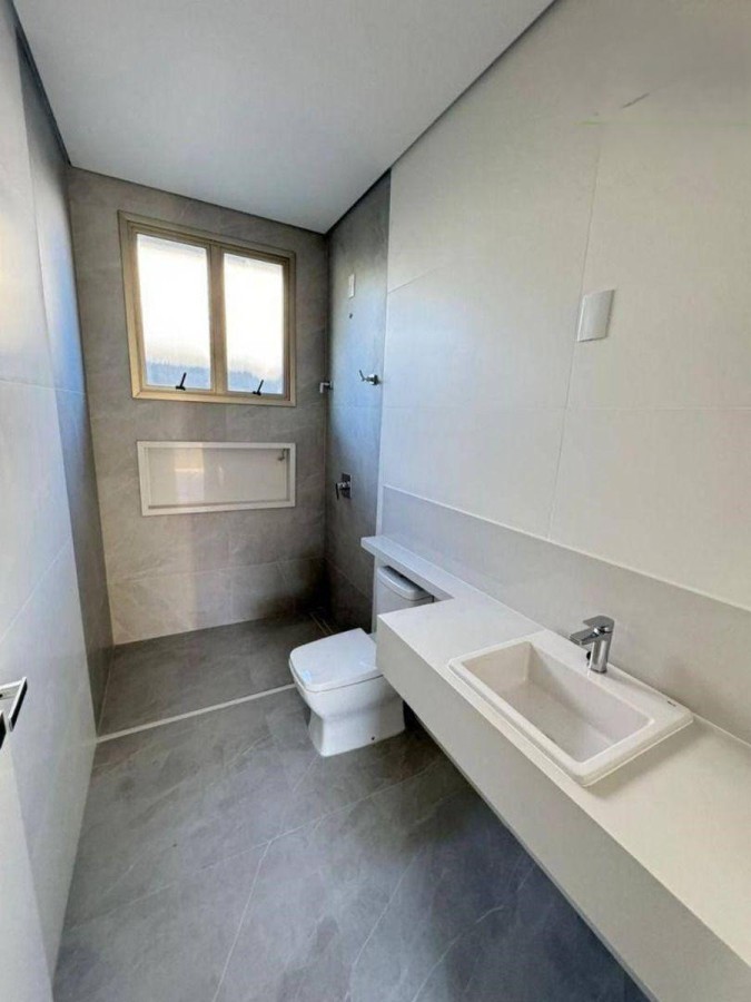 Acabamento de luxo em uma das 4 suites de casa no gran park 1 vespasiano
