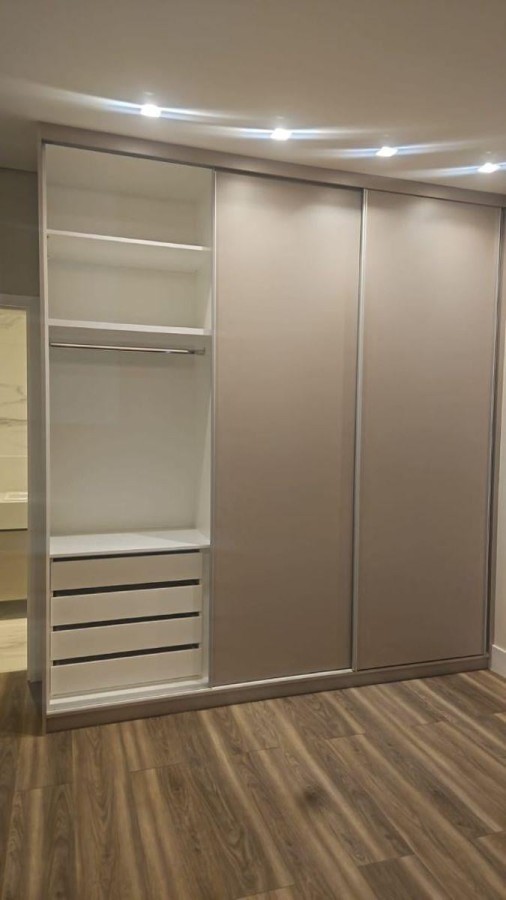 Quarto com armário em casa com 4 suites gran park vespasiano