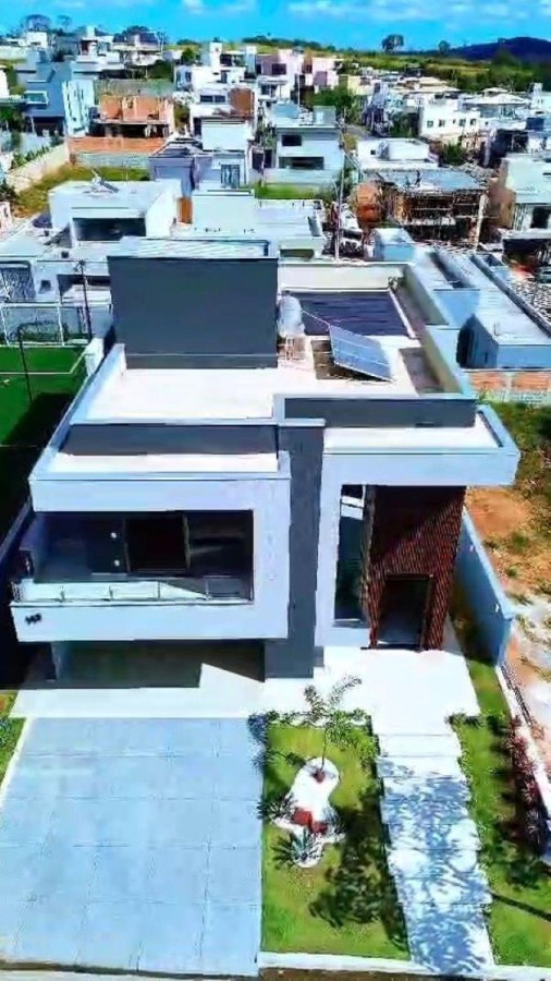 Jardim planejadado com sistema de irrigação automatizado e aquecimento solar.
