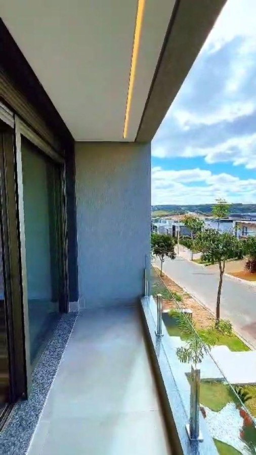 Suite master com varanda e persianas elétricas automatizadas