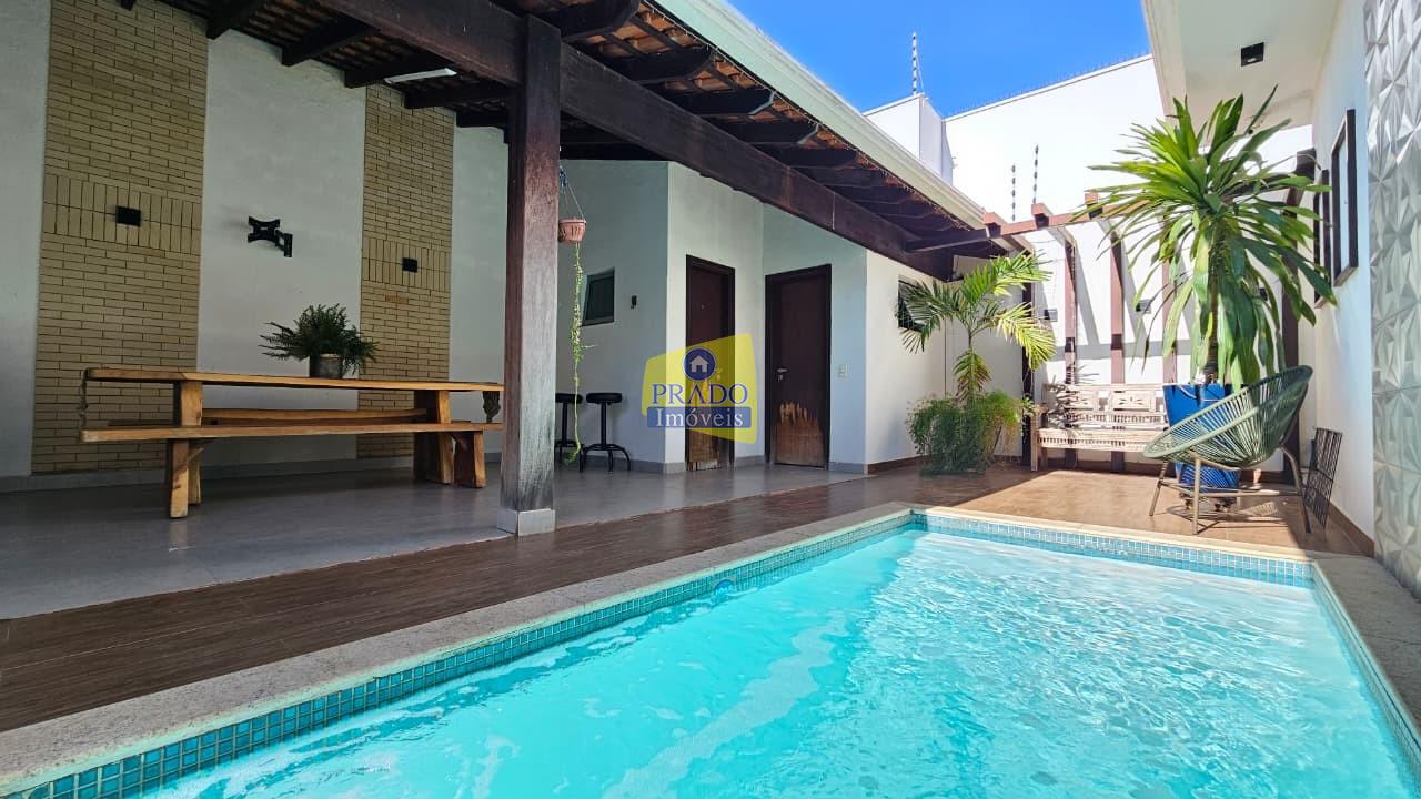 Casa para Venda, em Araguari, bairro Interlagos I, 3 dormit�rios, 5 banheiros, 3 su�tes, 2 vagas