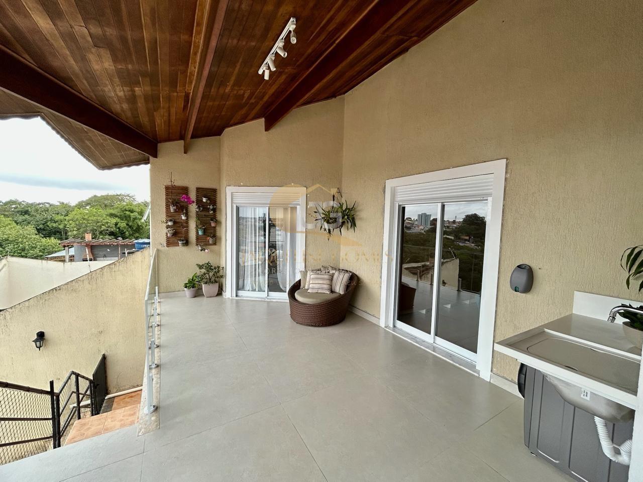 Casa T�rrea para Venda, em Aruj�, bairro Aruj� Center Ville, 3 dormit�rios, 3 banheiros, 1 su�te, 4 vagas