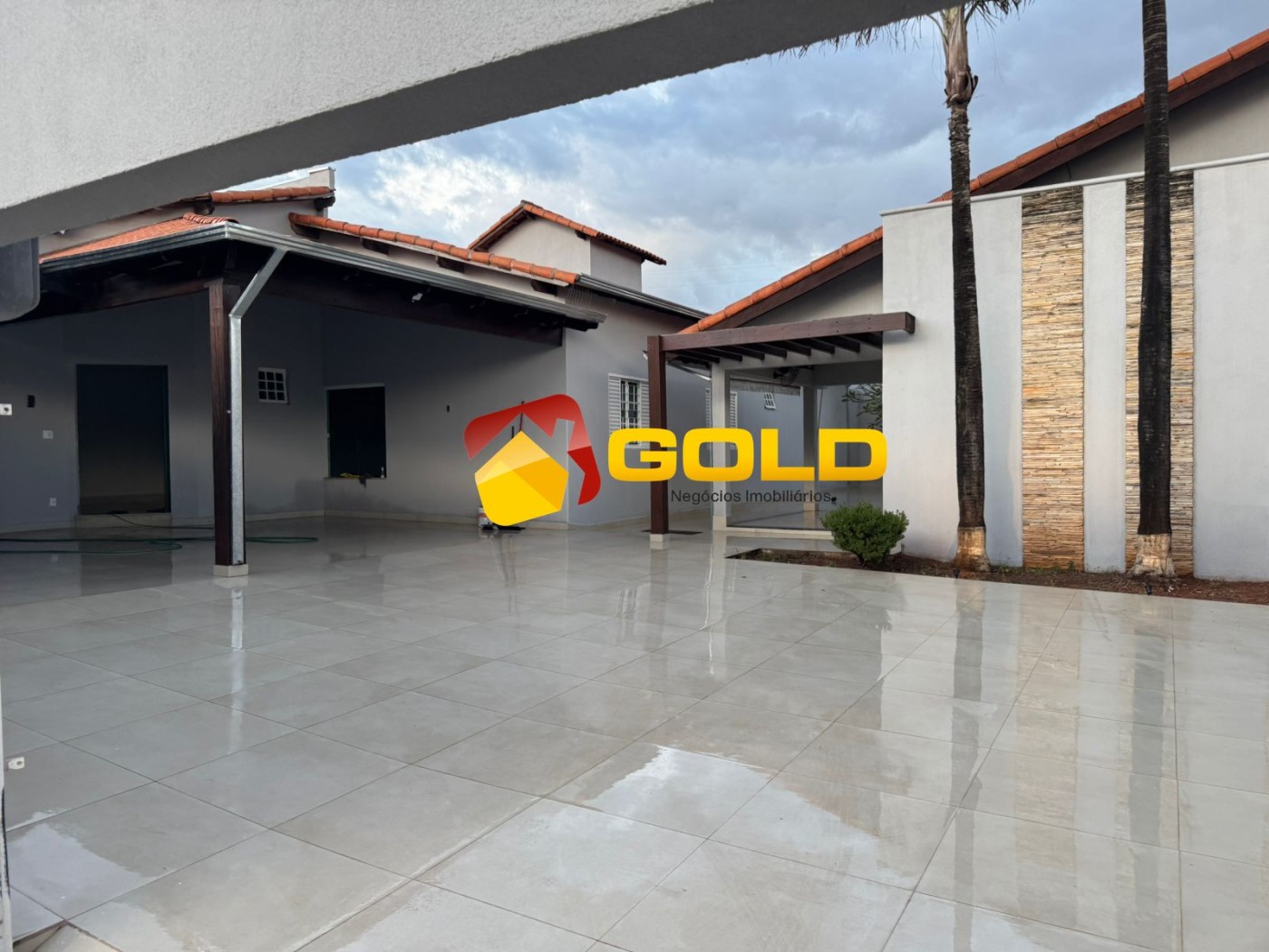 Casa para Venda, em Uberl�ndia, bairro Luizote de Freitas, 3 dormit�rios, 4 banheiros, 3 su�tes, 3 vagas