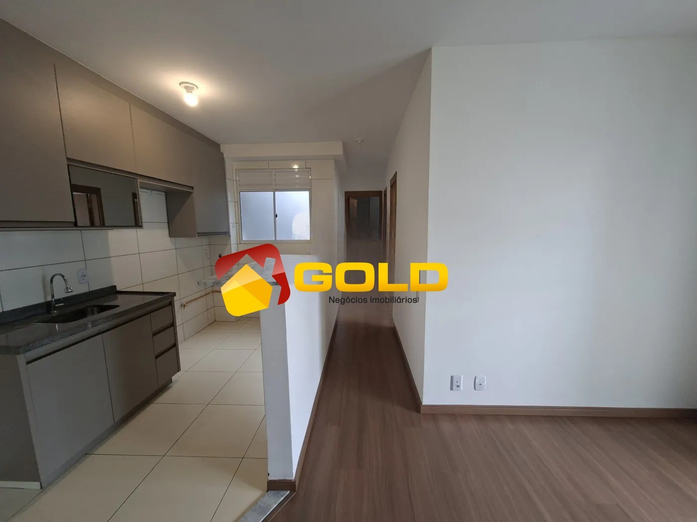 Cobertura para Loca��o, em Uberl�ndia, bairro Martins, 2 dormit�rios, 2 banheiros, 1 su�te, 2 vagas