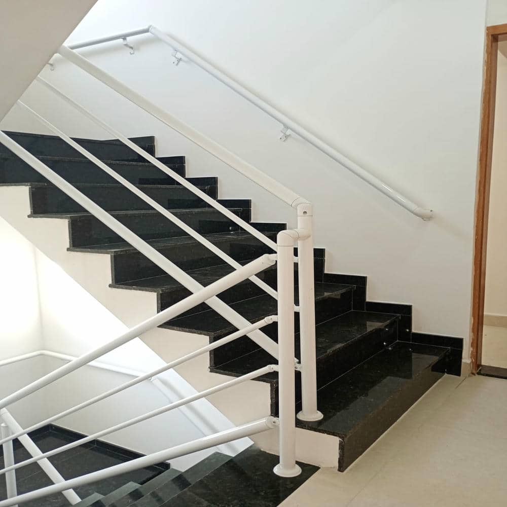 escadarias-apartamento-2-quartos-com-garagem-centro-são-vicente