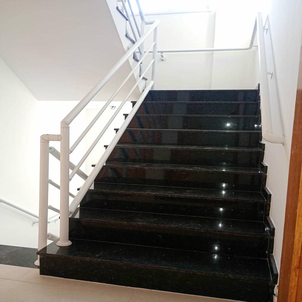 escadas-granito-apartamento-2-quartos-com-garagem-centro-são-vicente