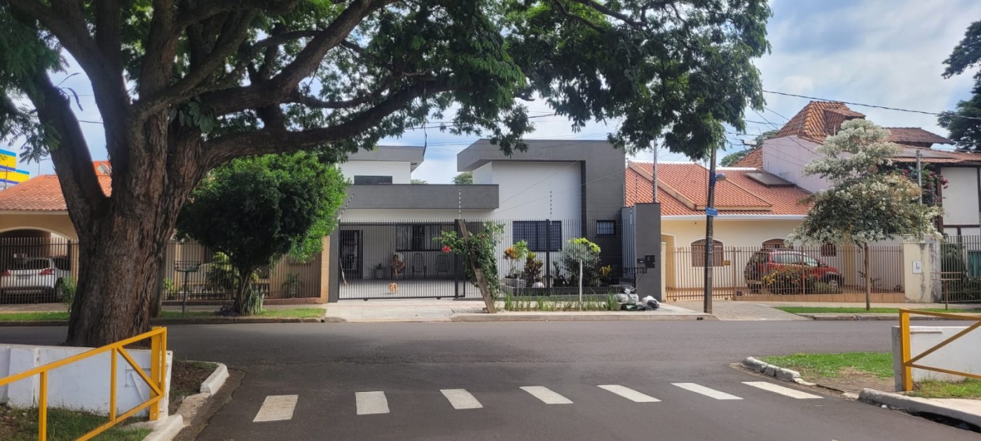 Casa para Venda, em Maring�, bairro Vila Morangueira, 3 dormit�rios, 3 banheiros, 2 su�tes, 3 vagas