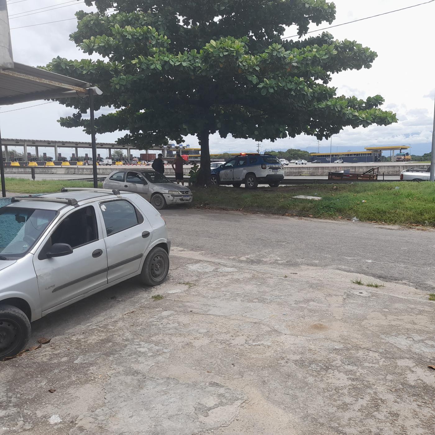 Frente do imóvel, ponto da patrulha