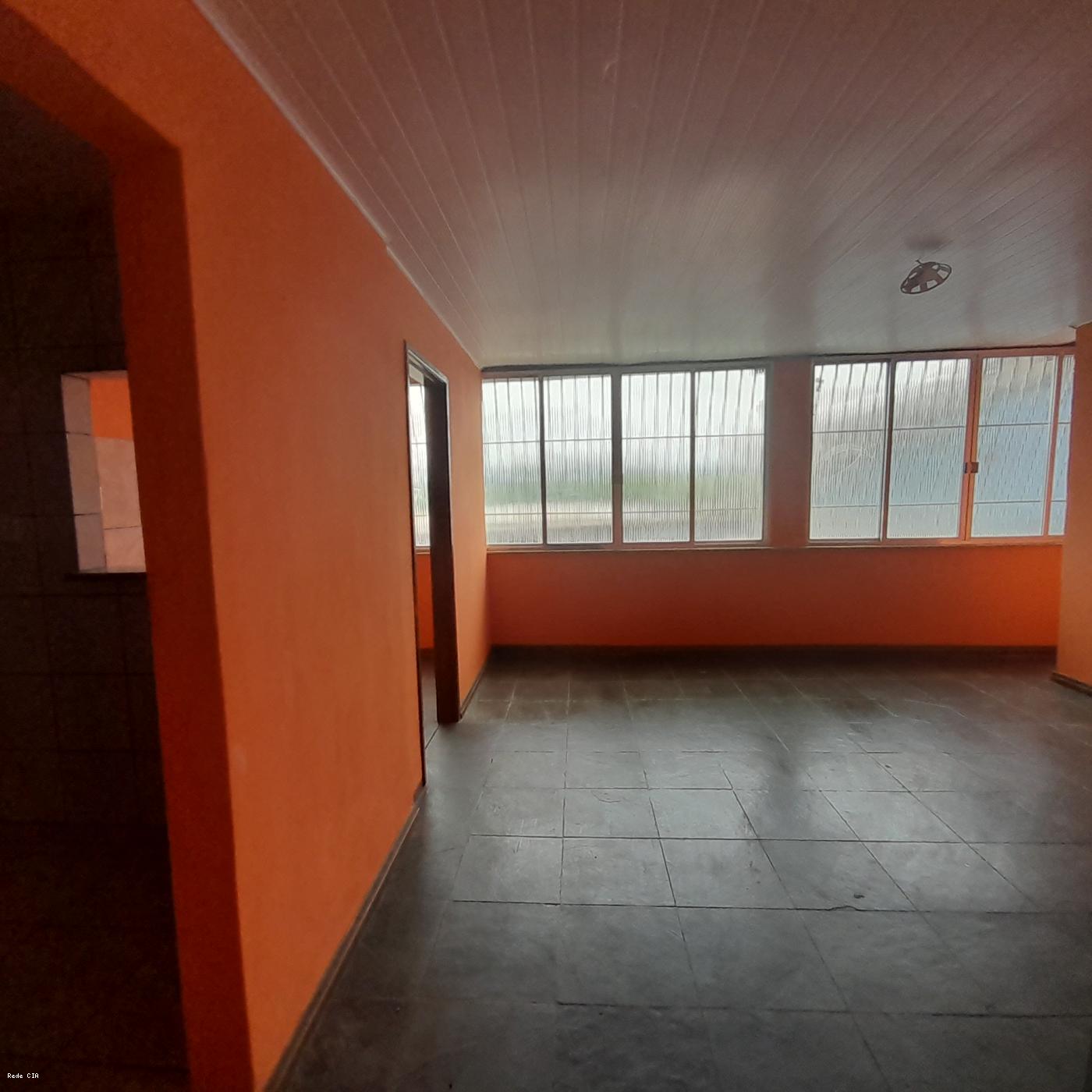 Salão, entrada cozinha e lavanderia