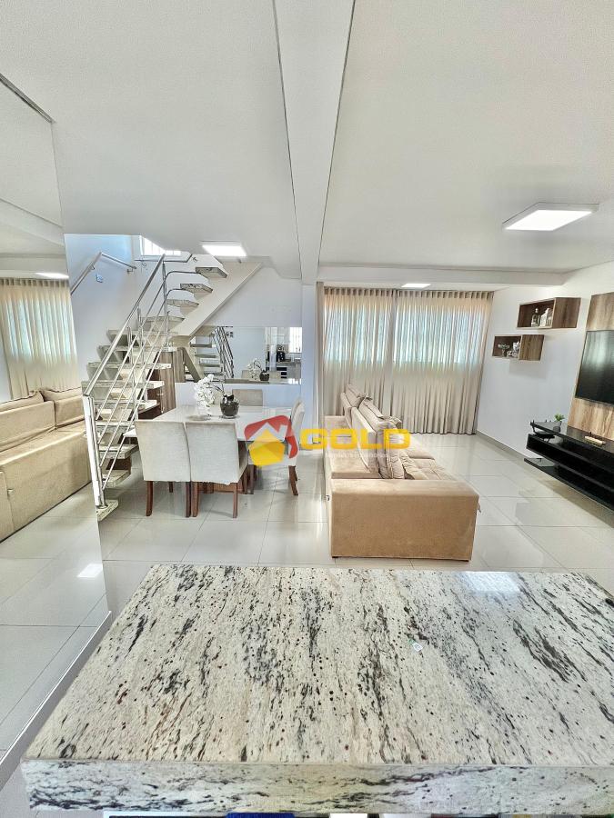 Cobertura para Loca��o, em Uberl�ndia, bairro Santa M�nica, 4 dormit�rios, 4 banheiros, 2 su�tes, 2 vagas