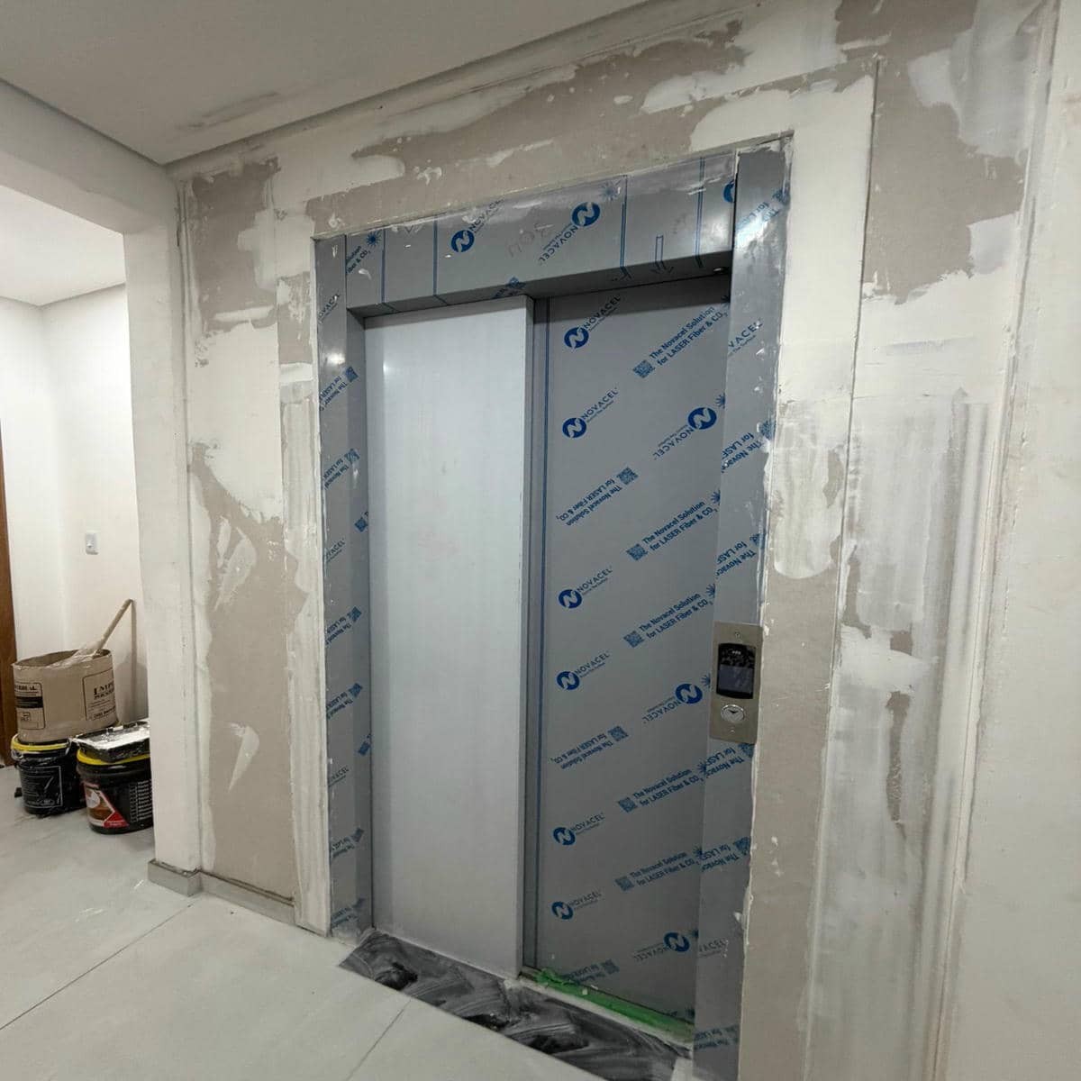 elevador-apartamento-2-quartos-rio-branco-sao-vicente
