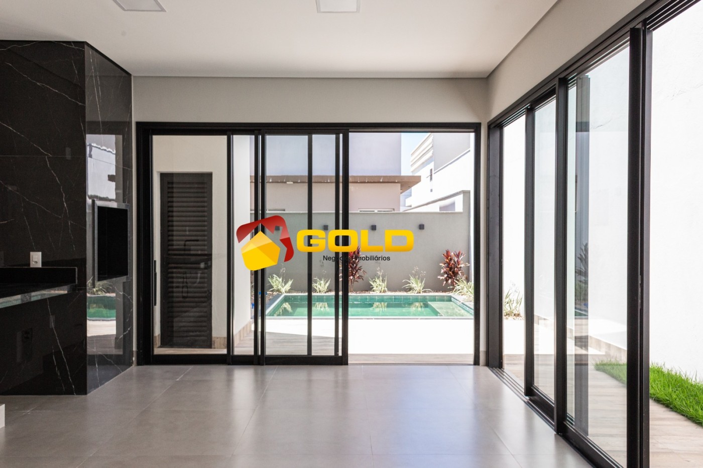 Casa em Condom�nio para Loca��o, em Uberl�ndia, bairro Novo Mundo, 3 dormit�rios, 4 banheiros, 3 su�tes, 2 vagas