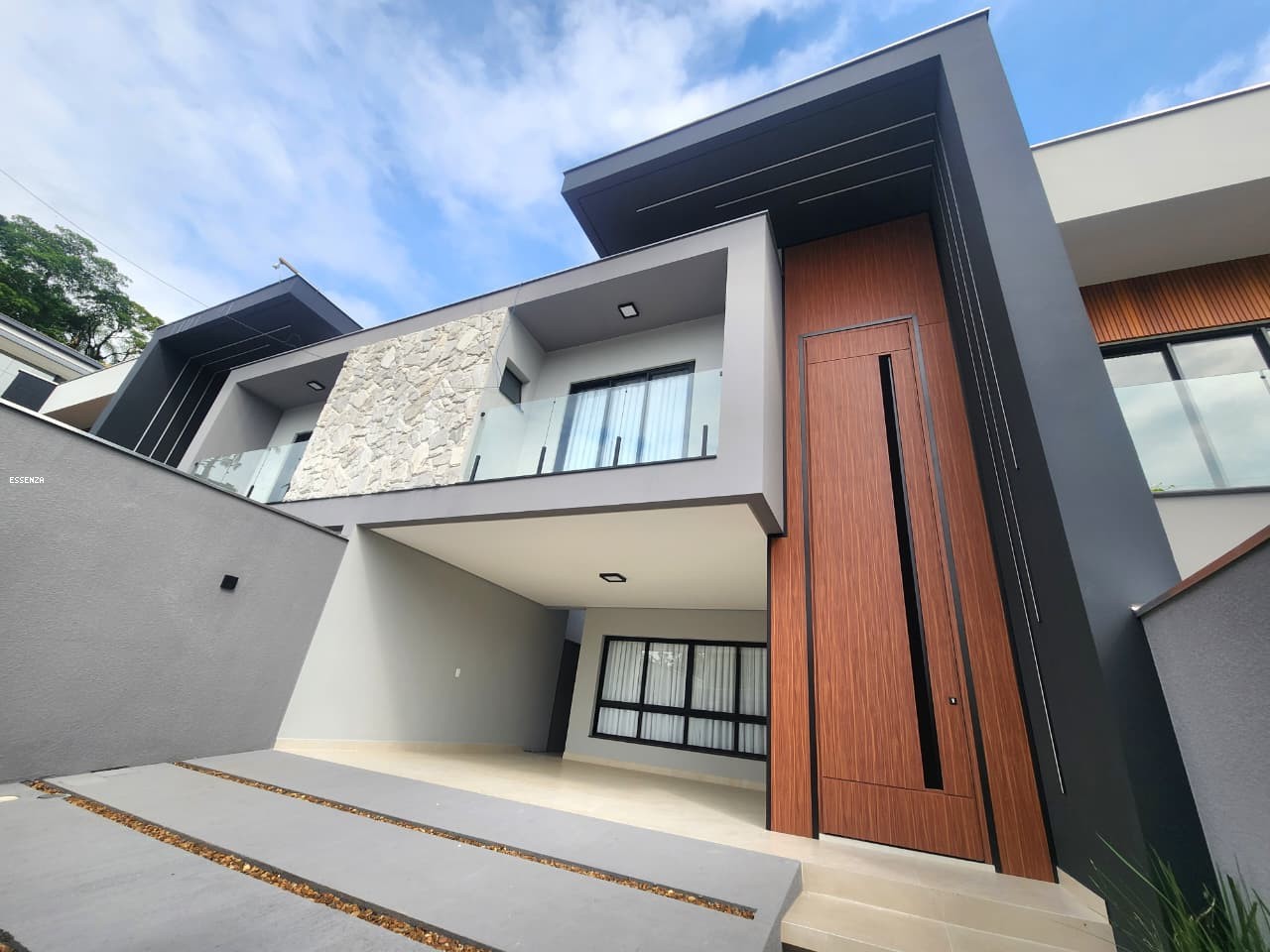 Sobrado para Venda, em Joinville, bairro Gl�ria, 3 dormit�rios, 4 banheiros, 3 su�tes, 2 vagas