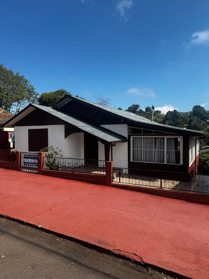 Casa para Venda, em Get�lio Vargas, bairro Bairro S�o Peregrino, 5 dormit�rios, 2 vagas