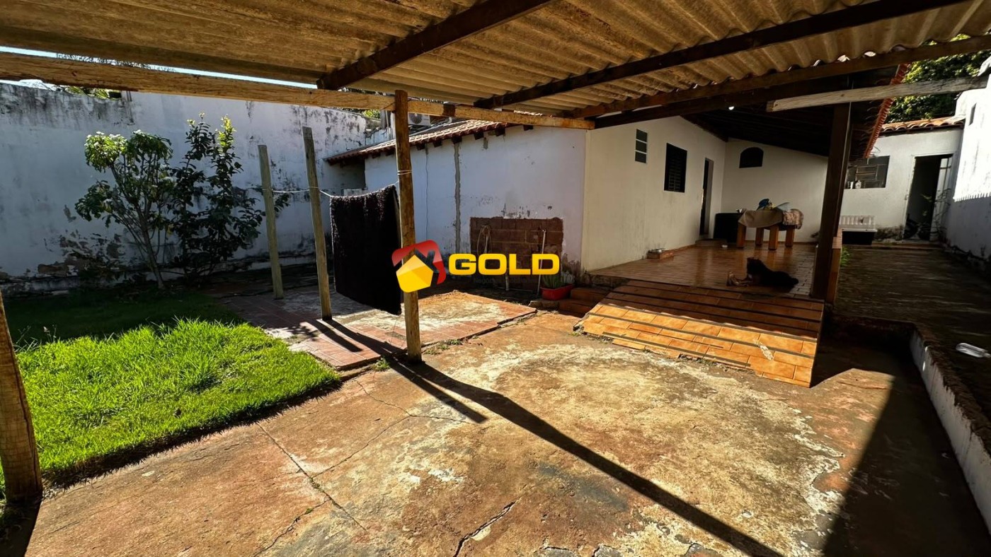 Casa para Venda, em Uberl�ndia, bairro Saraiva, 2 dormit�rios, 1 banheiro, 1 su�te, 4 vagas