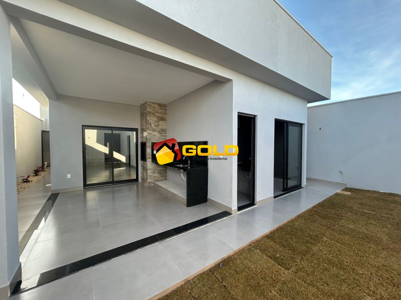Casa para Venda, em Uberl�ndia, bairro Alto Umuarama, 3 dormit�rios, 2 banheiros, 1 su�te, 2 vagas