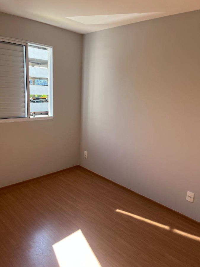 Dormitório 1 com piso laminado