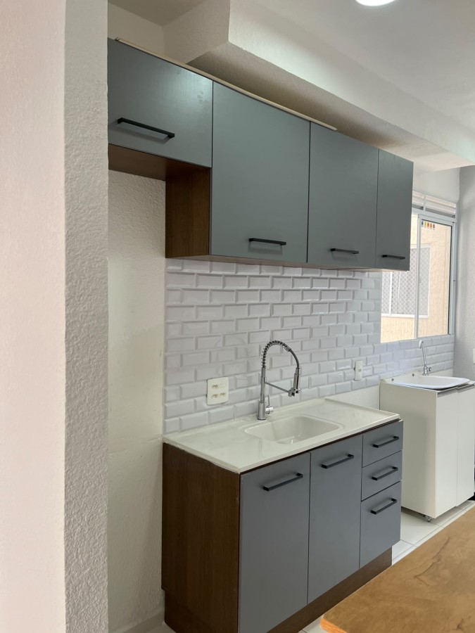 Cozinha com revestimento tijolinho branco - apartamento novo
