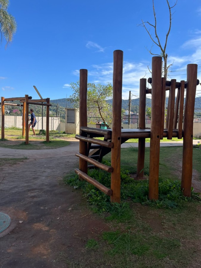 Playground de madeira - Portal Cantareira