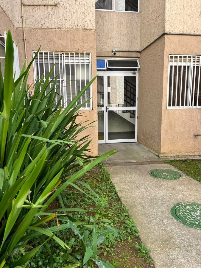 Entrada do bloco com jardim
